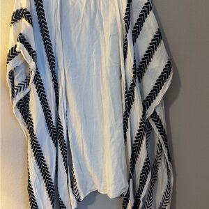 Universal Thread Cream and Black Kimono